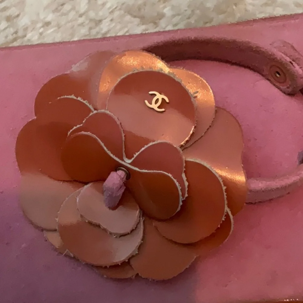 ❌SOLD❌Chanel Suede Camilla Flower Wristlet Clutch! - Picture 3 of 14